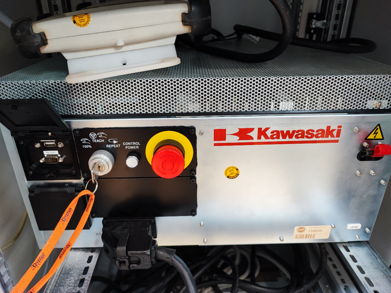 Roboter Kawasaki RS05L  E-Controller mit Kabine