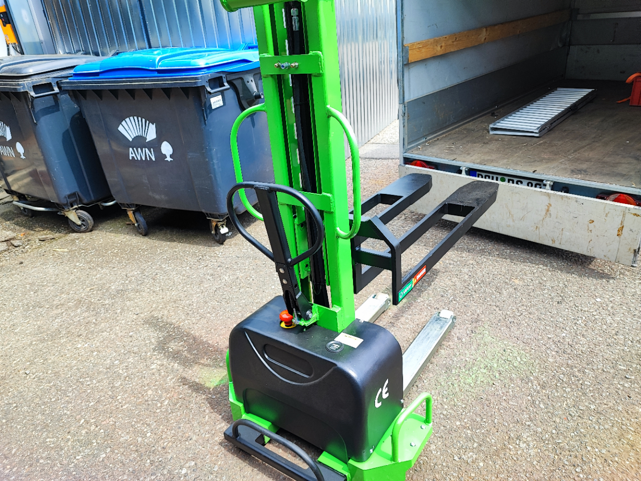 Selbstverladender Mitnahmestapler CDD05 - Elektrisch für 500kg - 1500mm Hubhöhe