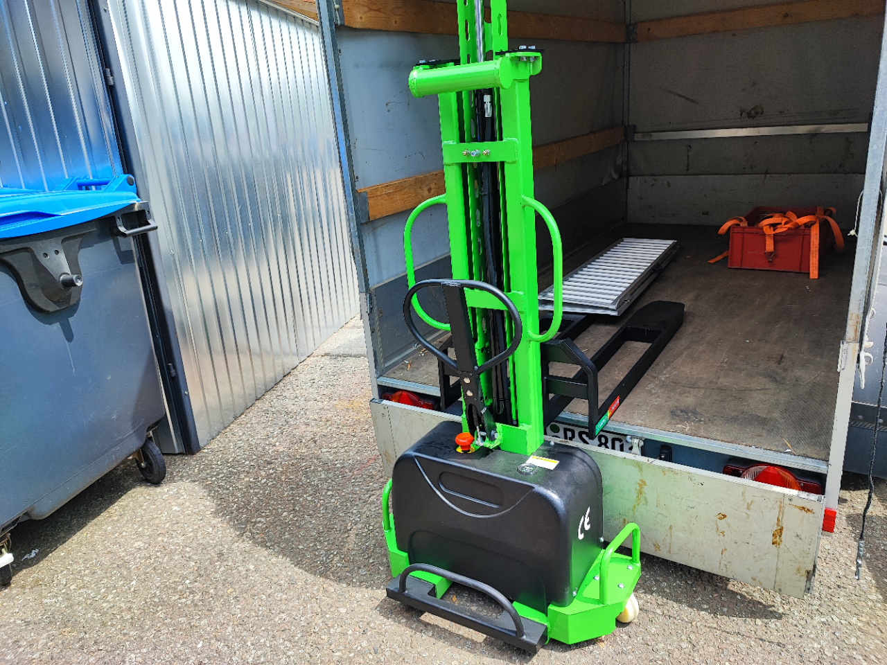Selbstverladender Mitnahmestapler CDD05 - Elektrisch für 500kg - 1500mm Hubhöhe