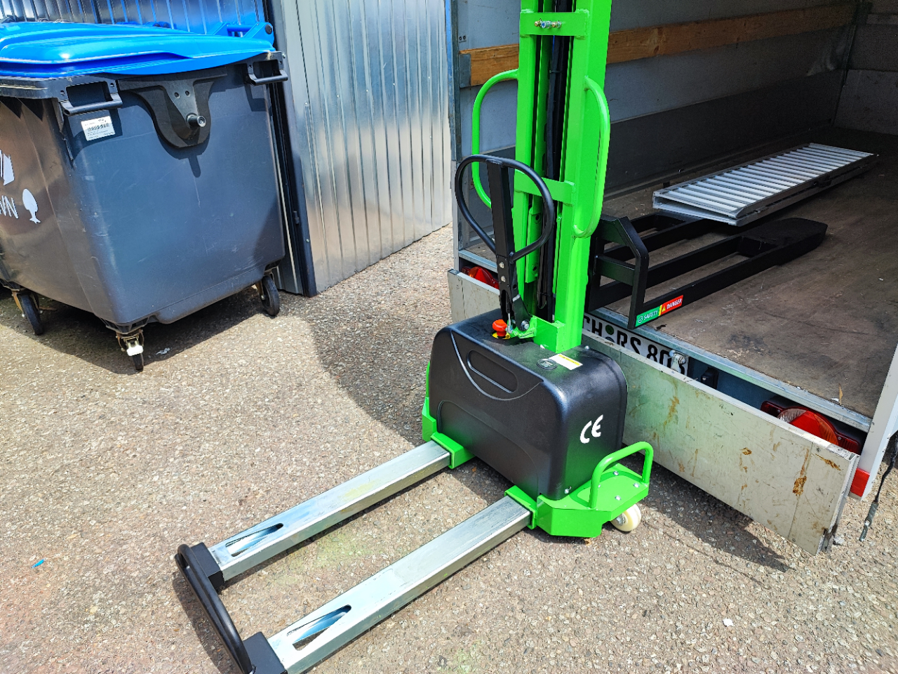 Selbstverladender Mitnahmestapler CDD05 - Elektrisch für 500kg - 1500mm Hubhöhe