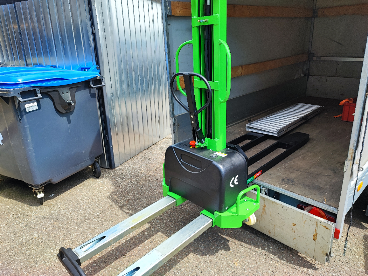 Selbstverladender Mitnahmestapler CDD05 - Elektrisch für 500kg - 1500mm Hubhöhe