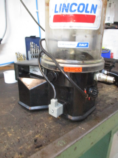 Lincoln Zentralschmieranlage Quicklub Progressivpumpe mit Steuerung P203-2XL-1K6-24-2 Art.Nr. 644-46555-4