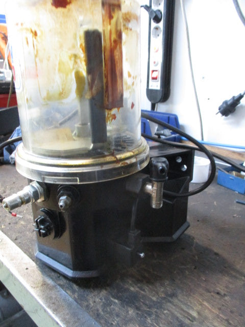 Lincoln Zentralschmieranlage Quicklub Progressivpumpe mit Steuerung P203-2XL-1K6-24-2 Art.Nr. 644-46555-4
