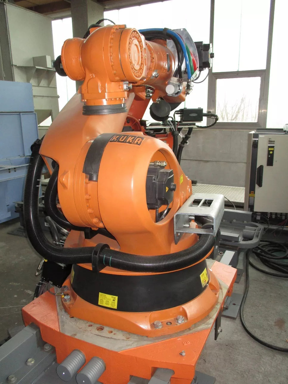 Roboter KUKA KR200 comp Serie 2000 mit Verfahrachse 4 Meter lang