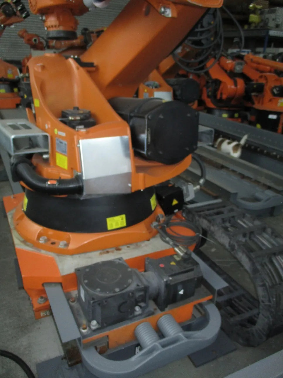Roboter KUKA KR200 comp Serie 2000 mit Verfahrachse 4 Meter lang