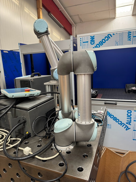 Roboter Cobot Universal Robots UR10 CB3