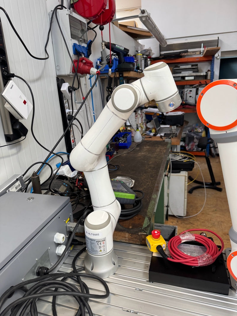 Elite ROBOTS Cobot EC63 complete approx. 7392 operating hours