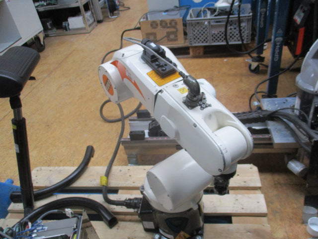 Kuka robot KRC2sr + KCP2 + KR5 sixx R850