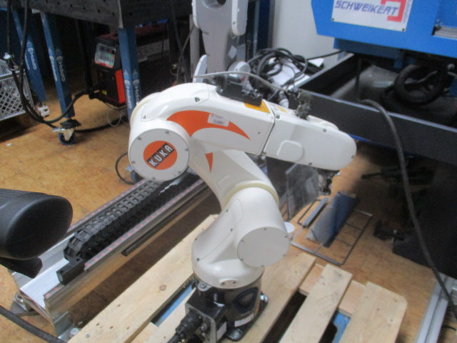 Kuka robot KRC2sr + KCP2 + KR5 sixx R850
