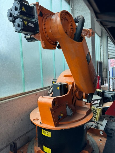 Roboter KUKA KR30L15/2 Seriennummer 736042 Steuerung KRC2