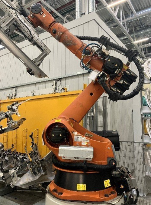 Roboter KUKA KR 240 L180-2 2000 Seriennummer 913762 Industrieroboter inklusive Schaltschrank 64689