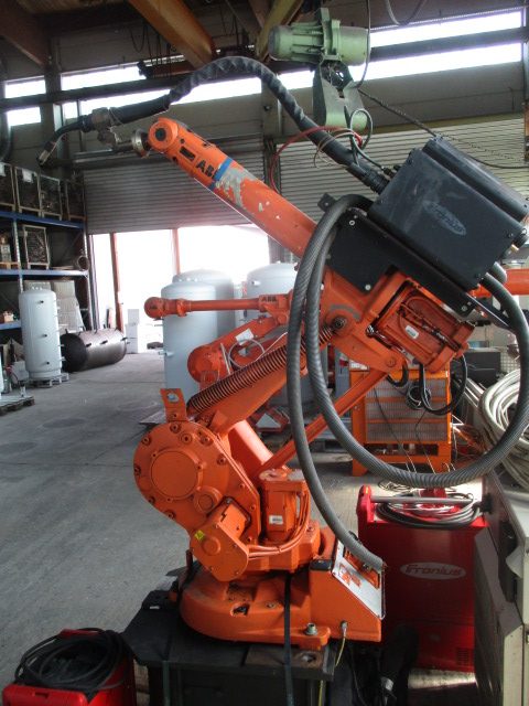 ABB Schweißroboter mit Fronius-Schweißquelle